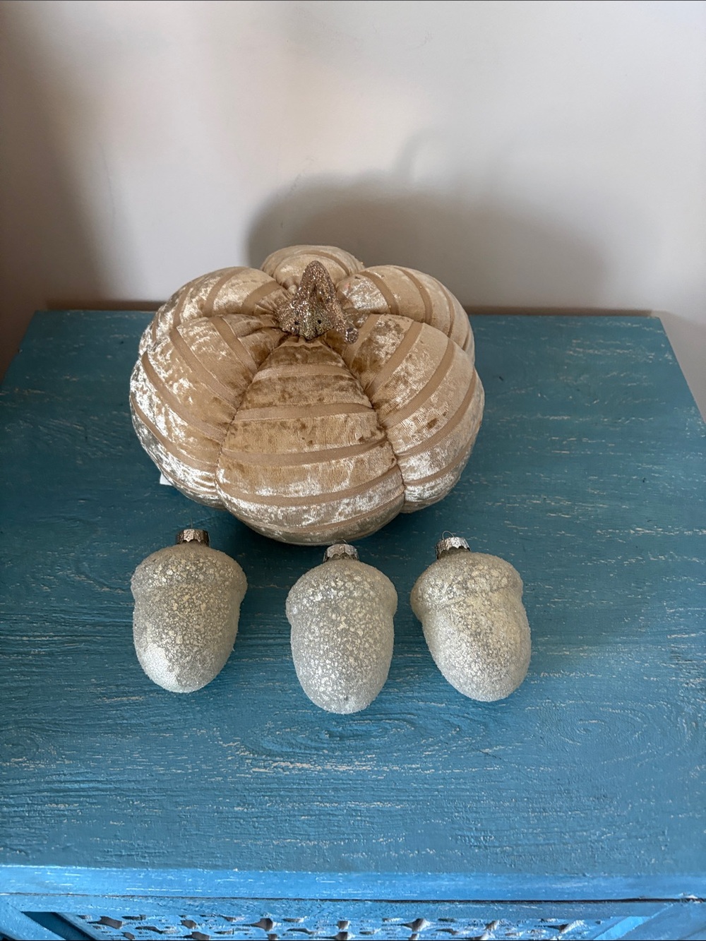 Home Holiday Velvet Pumpkin and Acorn Set - Cream and gold glitter